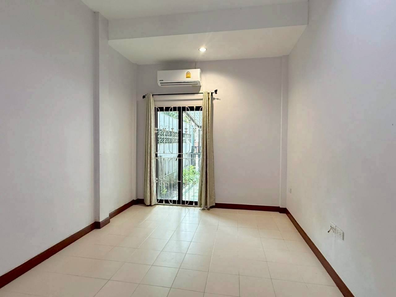 หมู่บ้านศรีสุชาติ 5 WR-03727 8