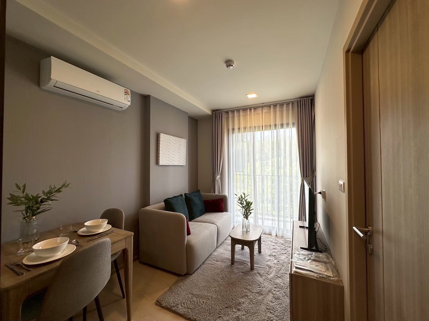 The Base Rise Condominium WR-03735 6