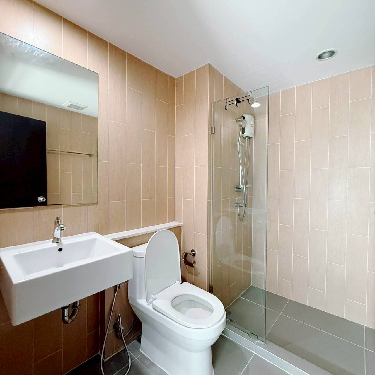 Centrio Condominium WR-03607 12