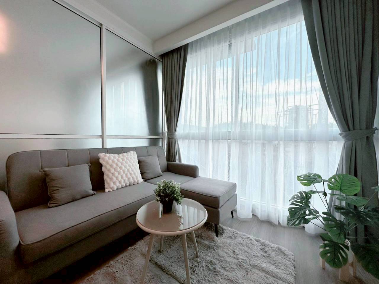 The Wide Condominium WR-03825 1