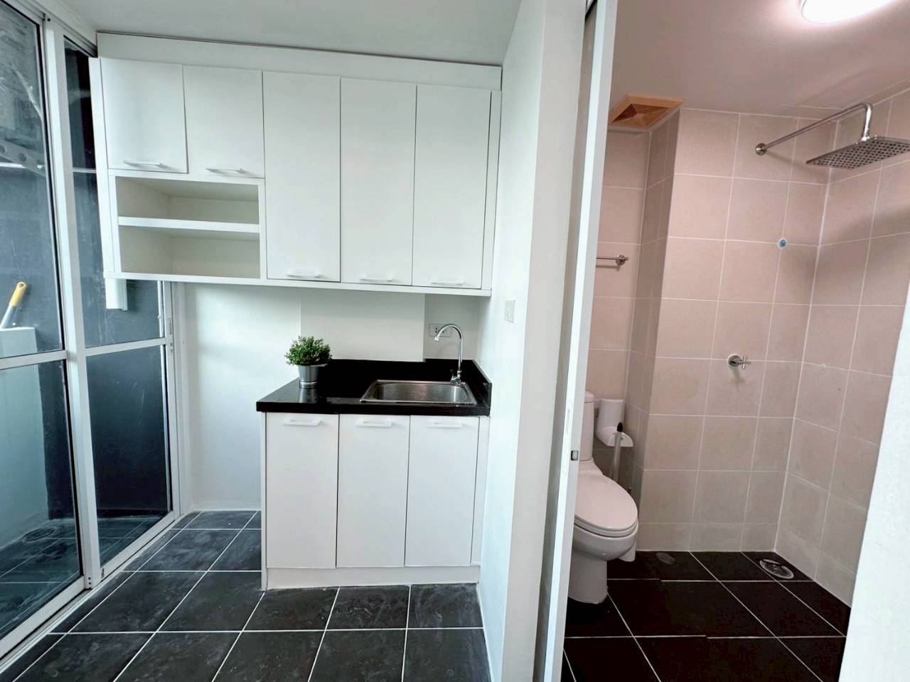 The Wide Condominium WR-03825 10