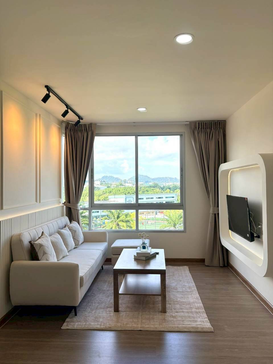 The Clover Condo WR-03698 2