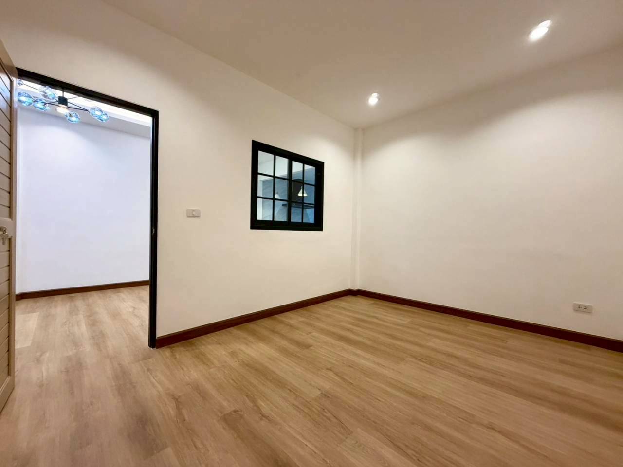 หมู่บ้านสาธินี ม่าหนิก WR-03873 6