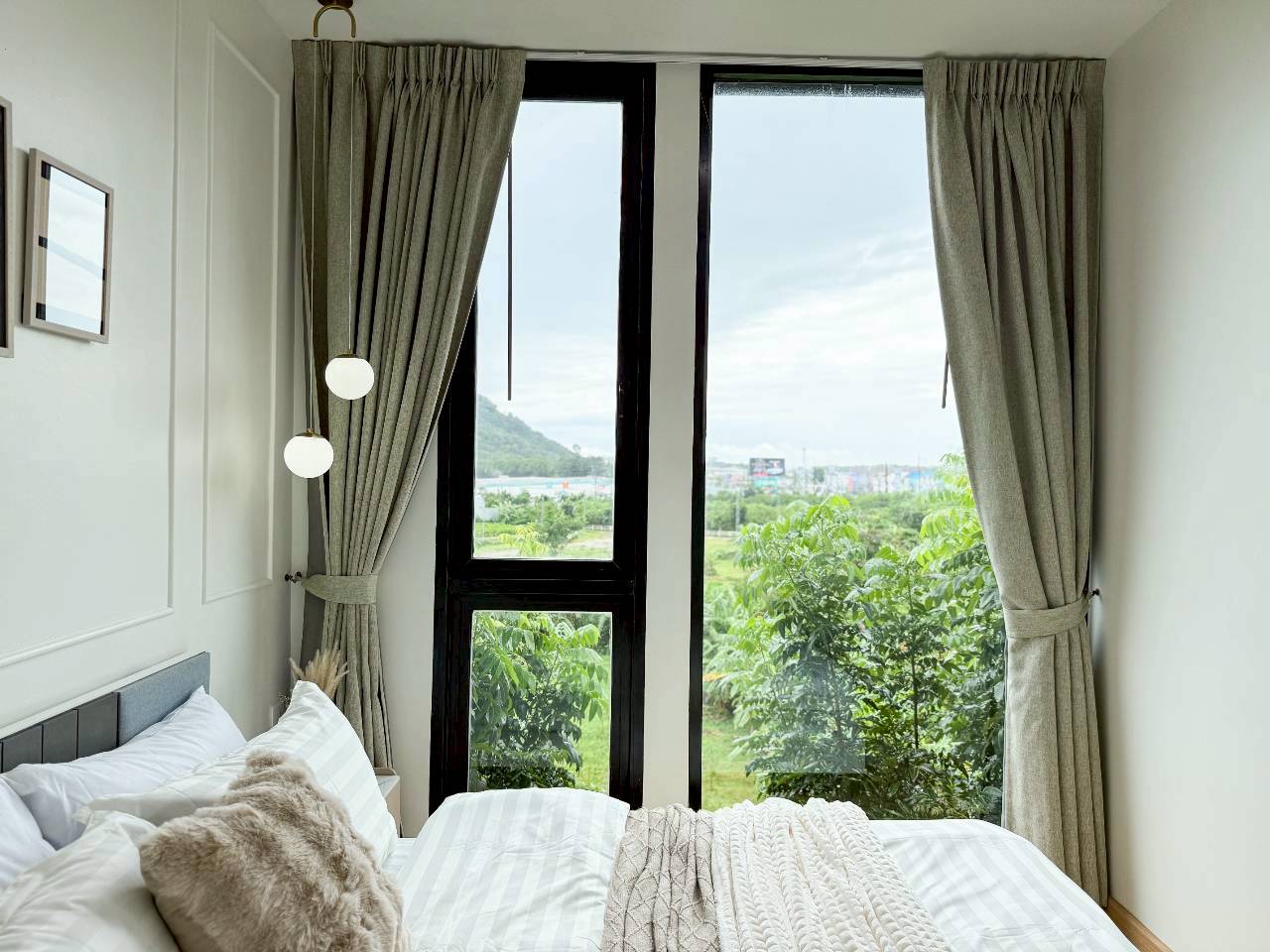 The Base Uptown WR-03908 5