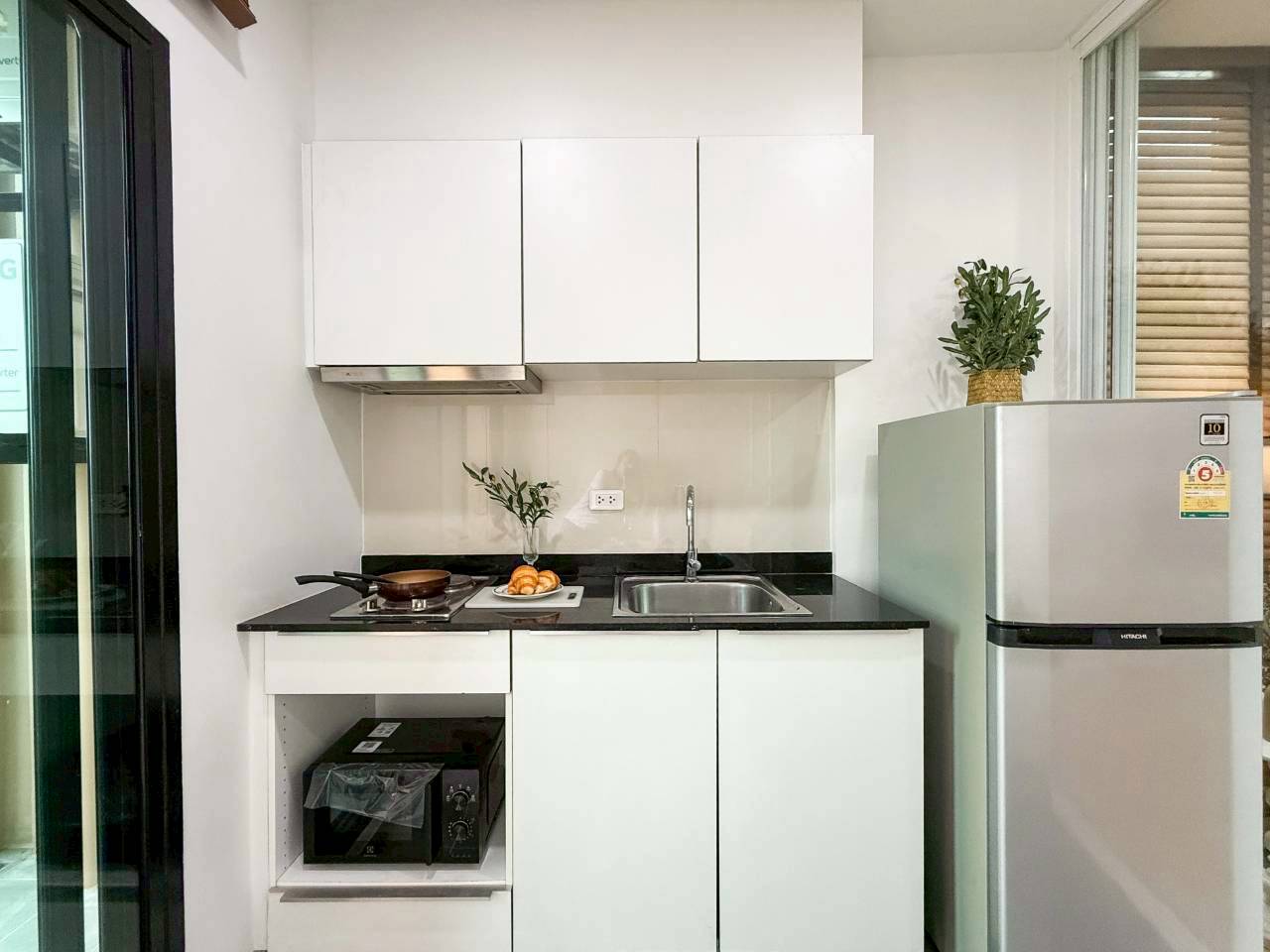 The Base Uptown WR-03908 8