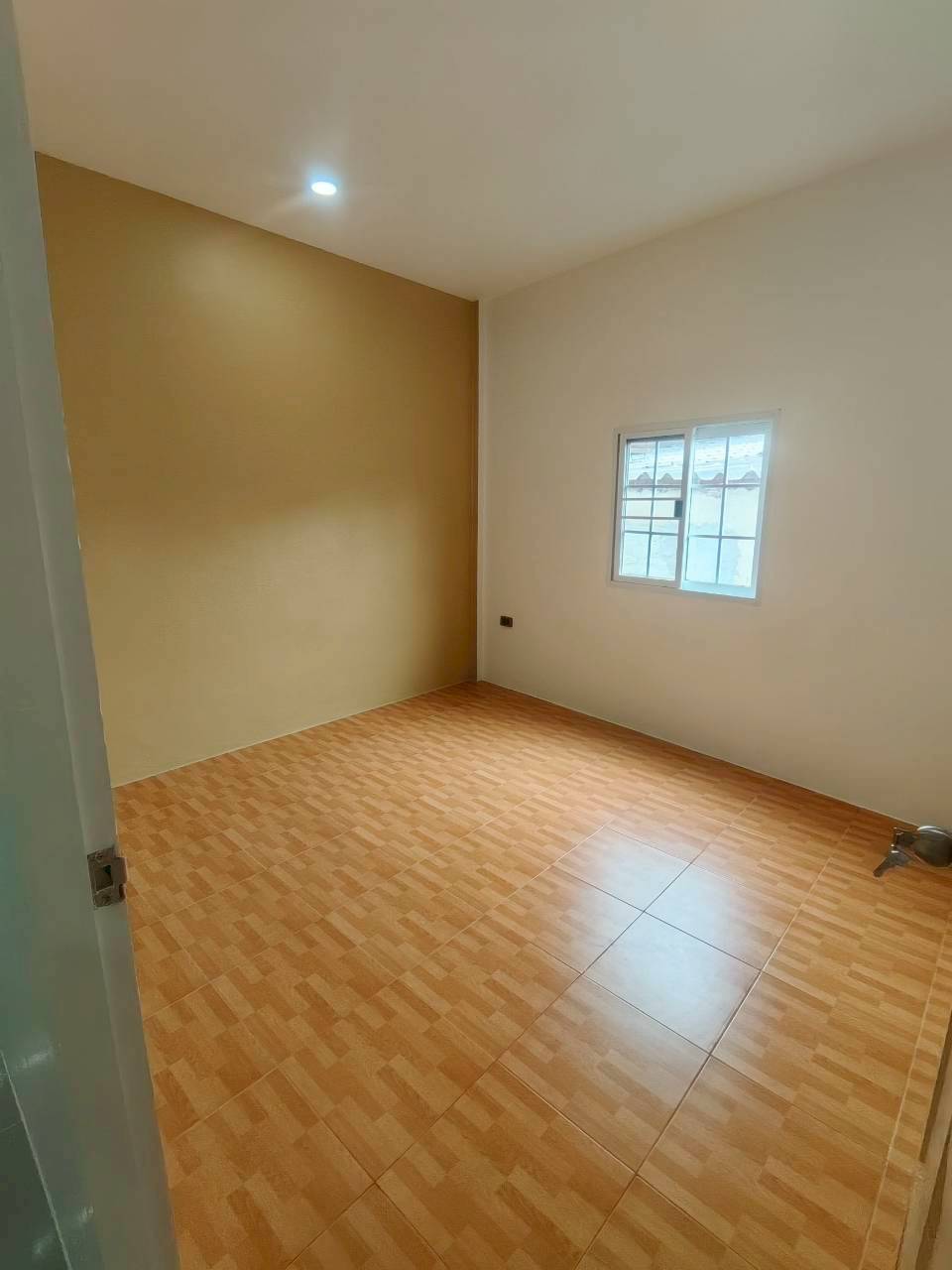 ทาวน์เฮ้าส์หลังริม โซนเมืองทอง WR-03971 3