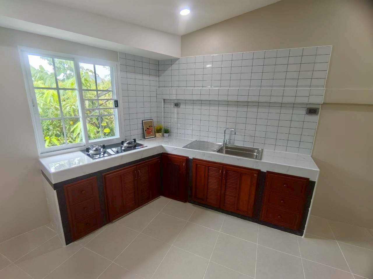 ทาวน์เฮ้าส์หลังริม โซนเมืองทอง WR-03971 8