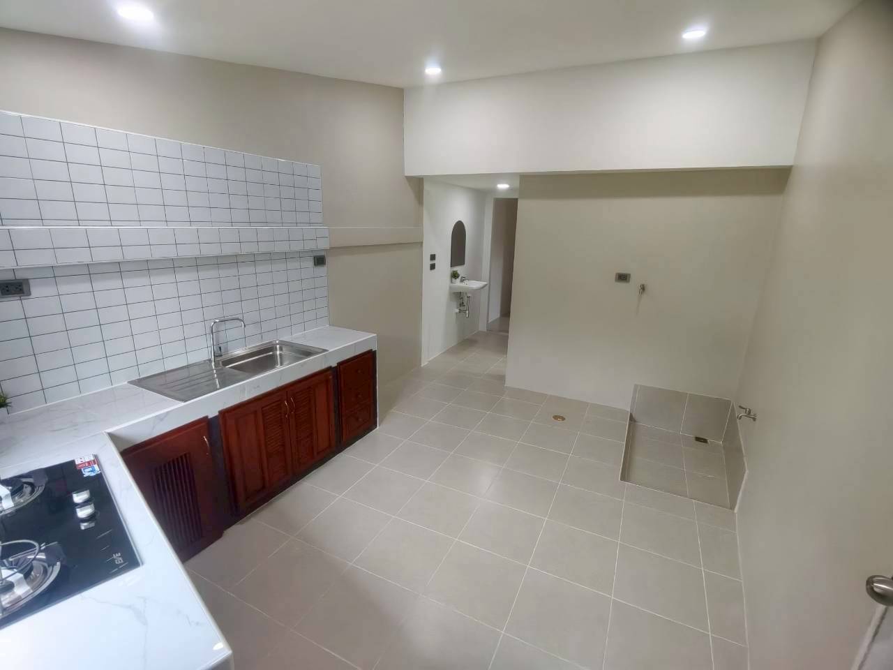 ทาวน์เฮ้าส์หลังริม โซนเมืองทอง WR-03971 9