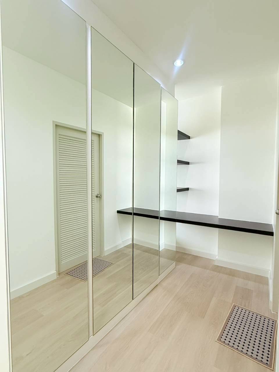 Phanason The Green Place Condominium WR-03973 8