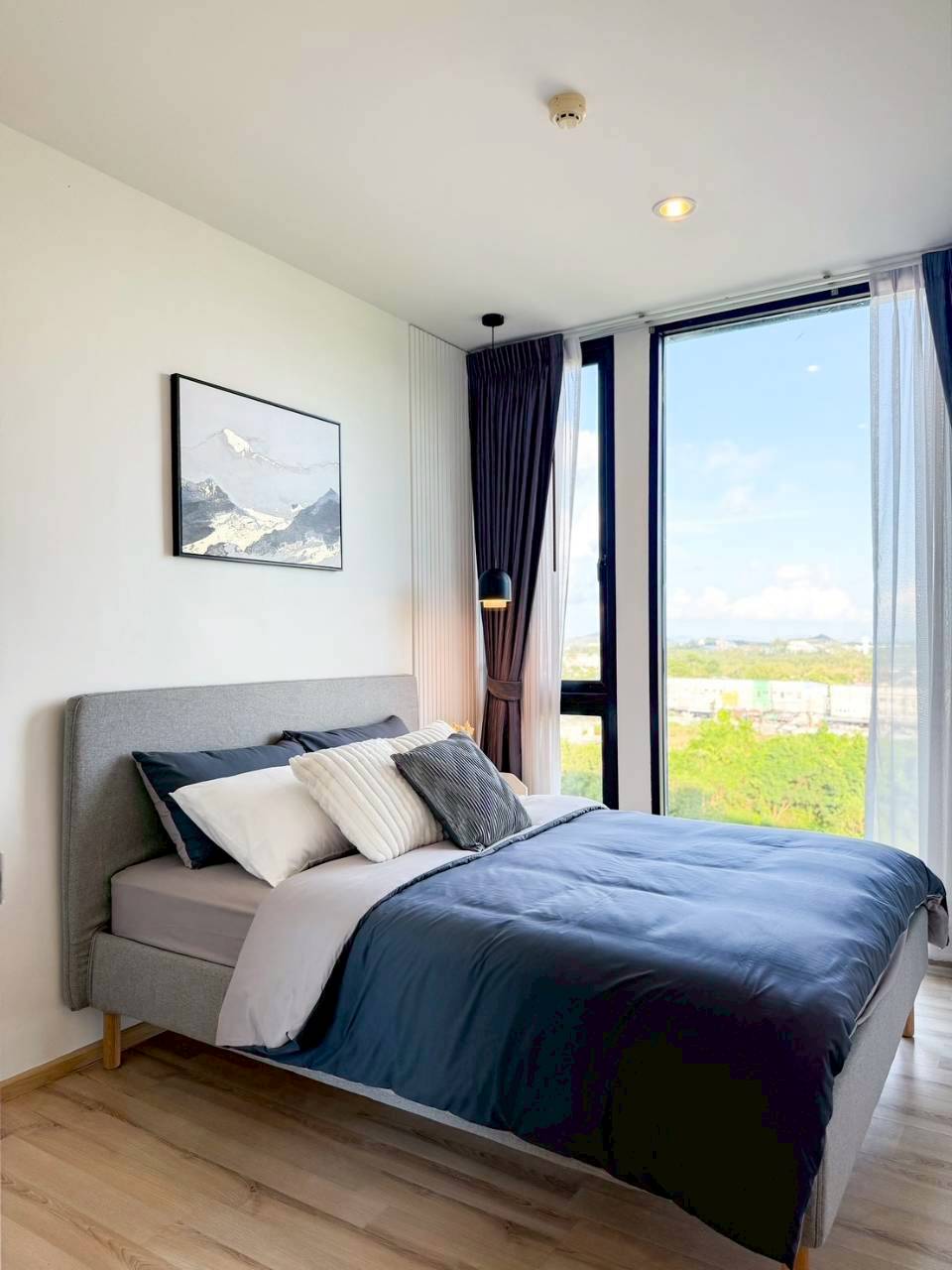 The Base Uptown WR-03976 10