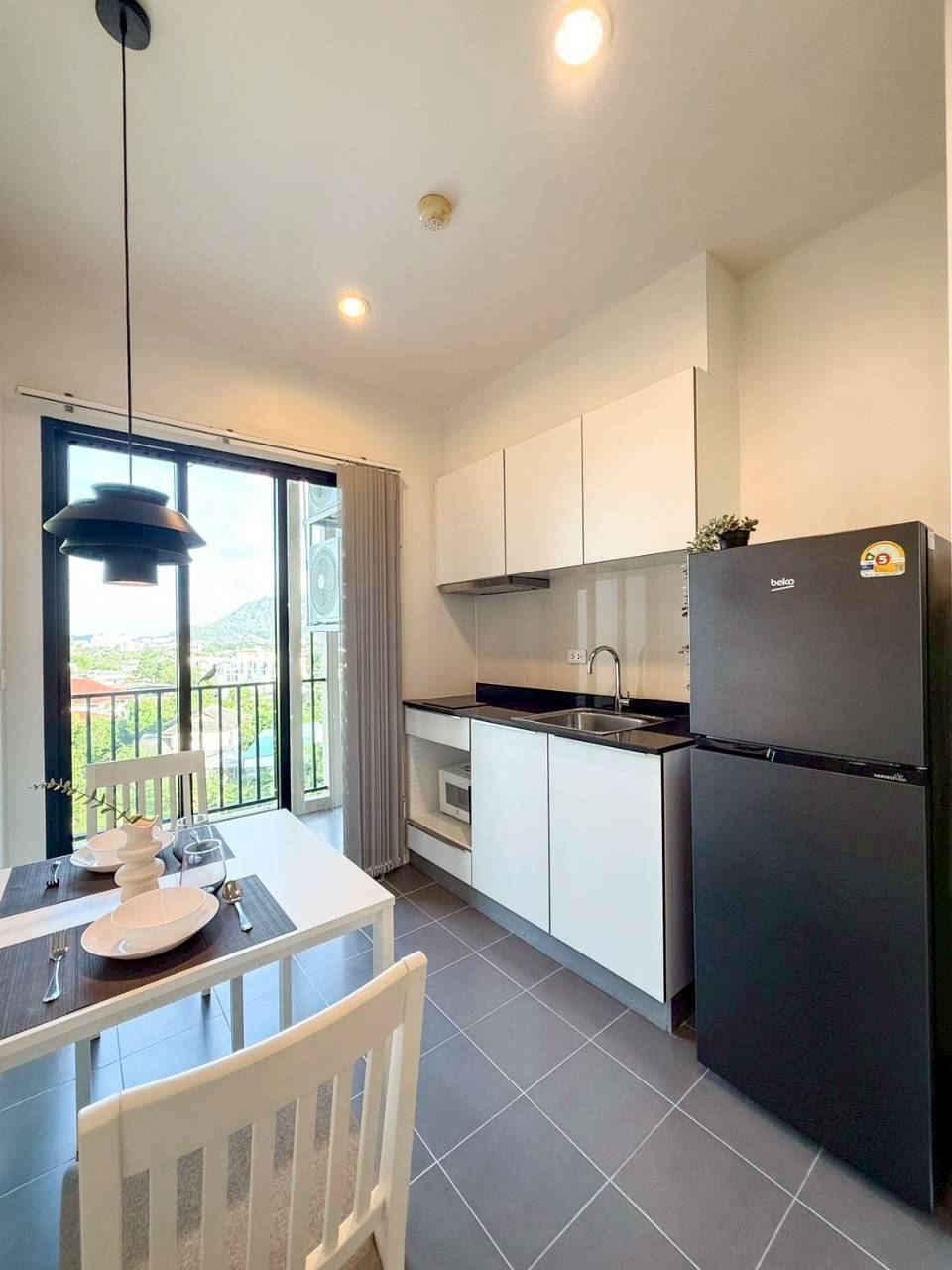 The Base Uptown WR-03976 12