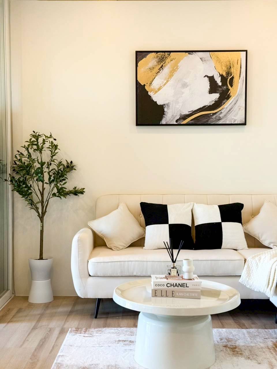 The Base Uptown WR-03976 2