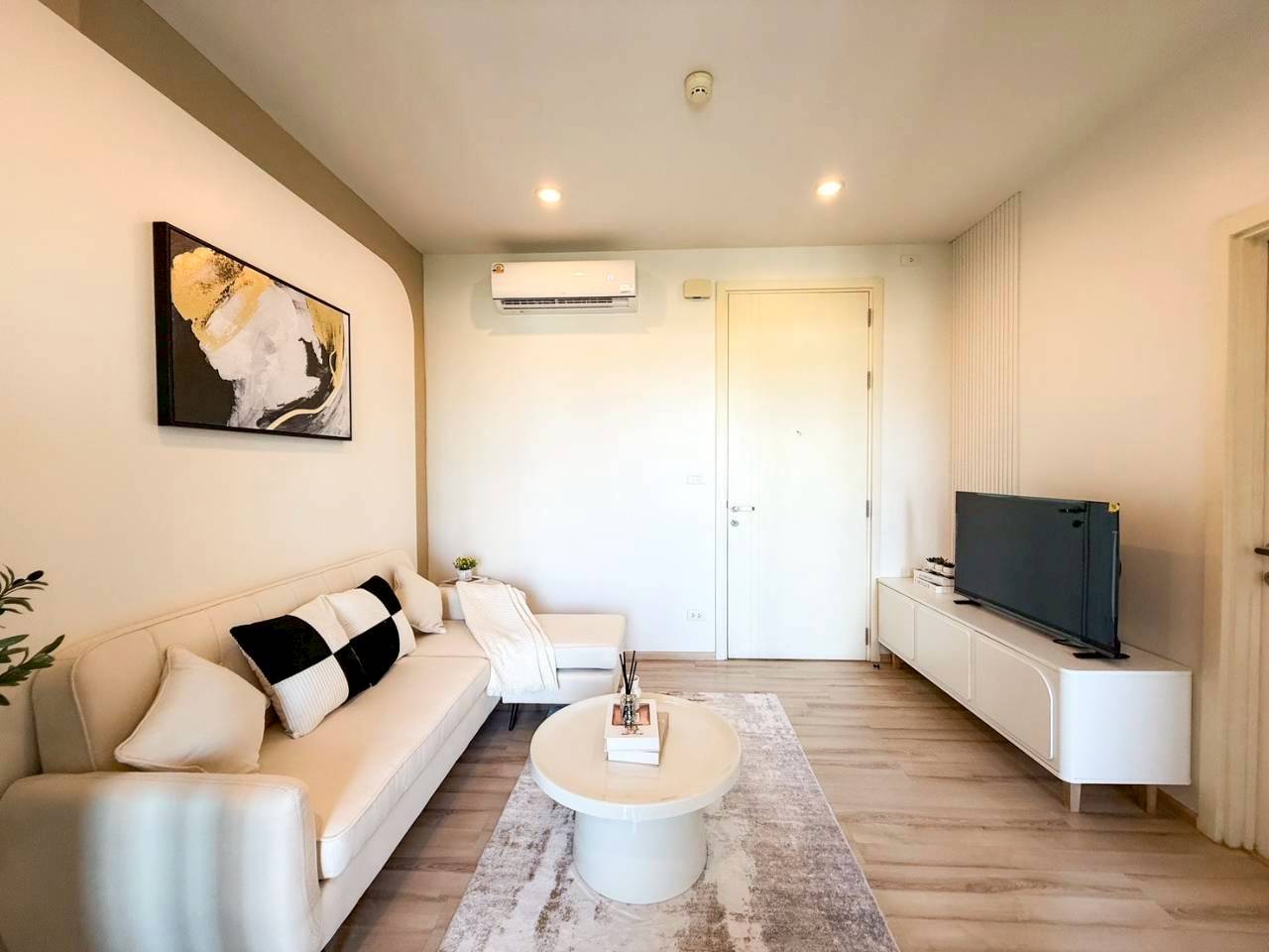 The Base Uptown WR-03976 3