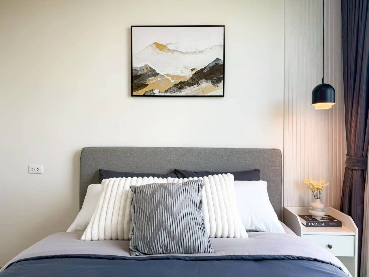 The Base Uptown WR-03976 5