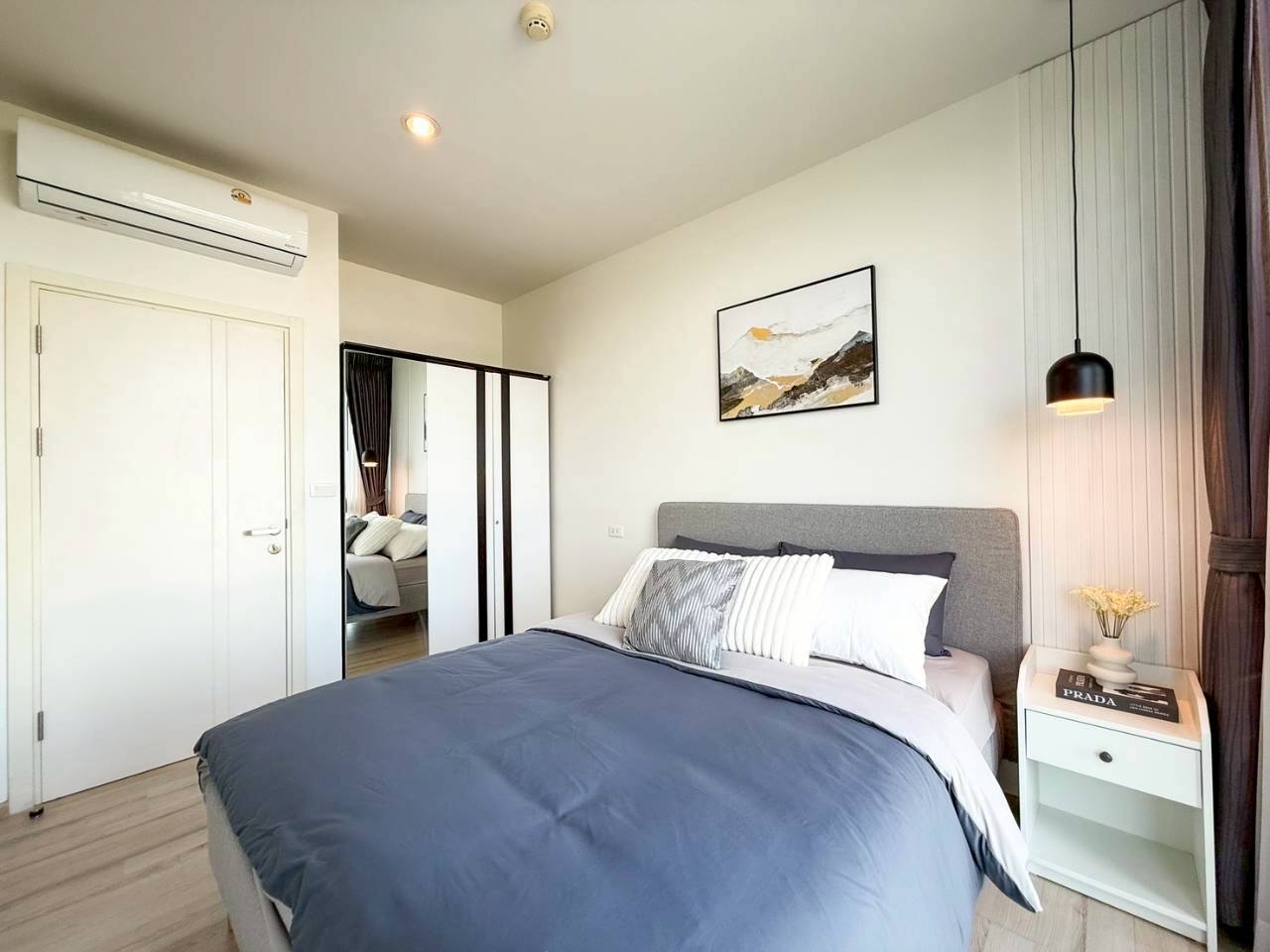 The Base Uptown WR-03976 9