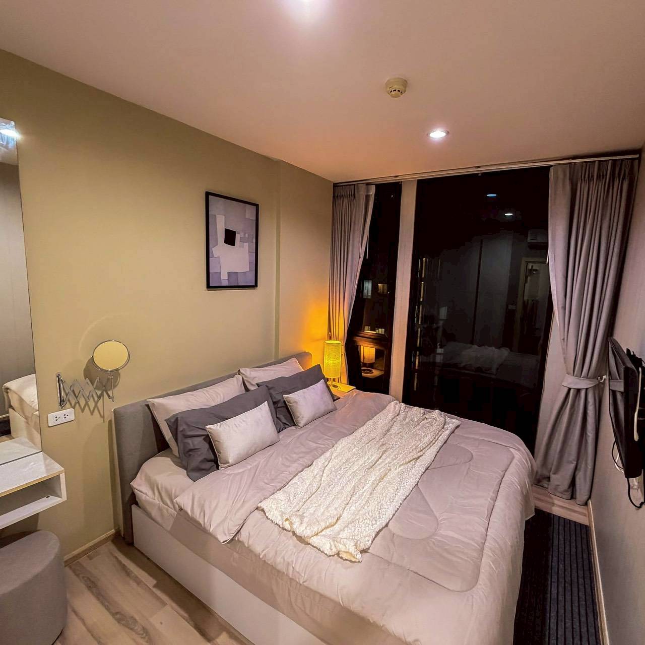 The Base Uptown WR-04006 2