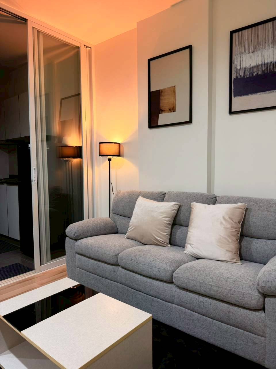 The Base Uptown WR-04006 3