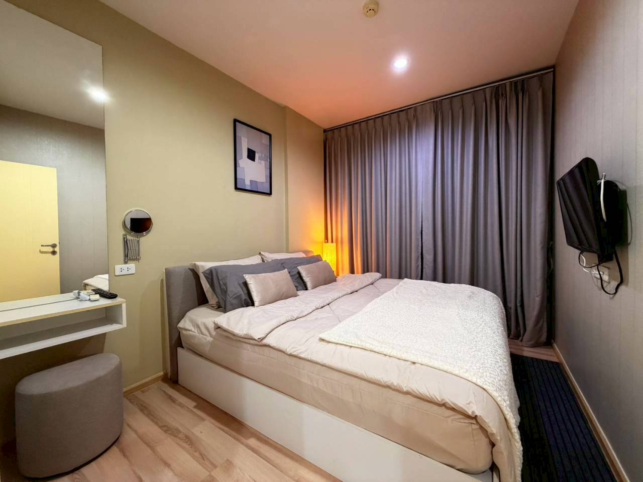 The Base Uptown WR-04006 6