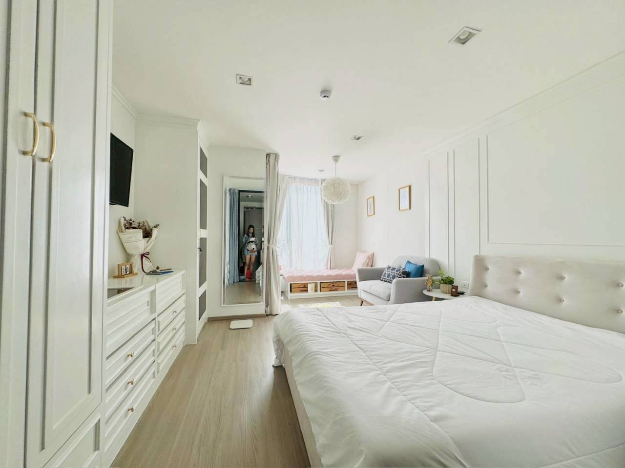 The Base Central WR-04008 4