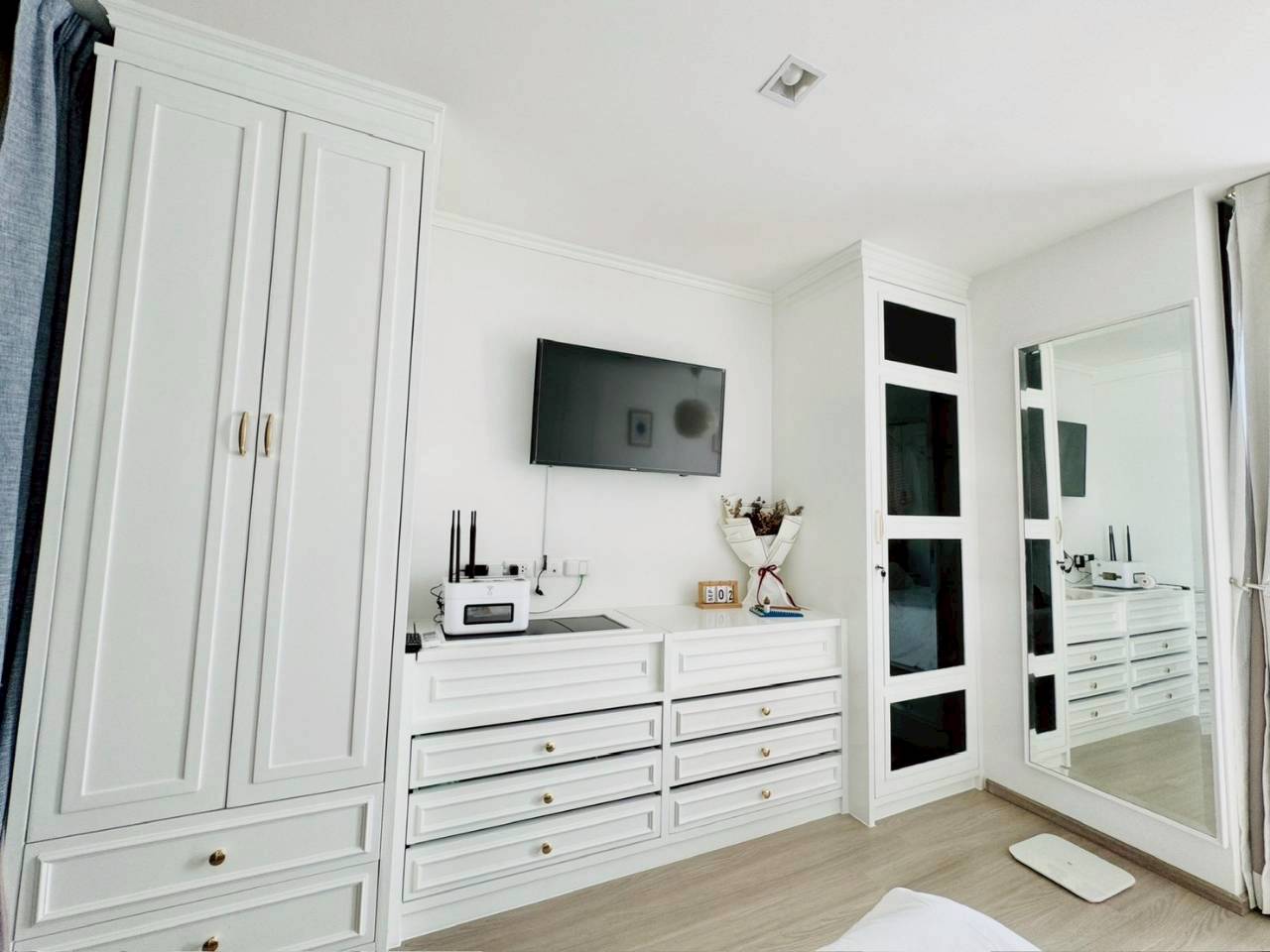 The Base Central WR-04008 8