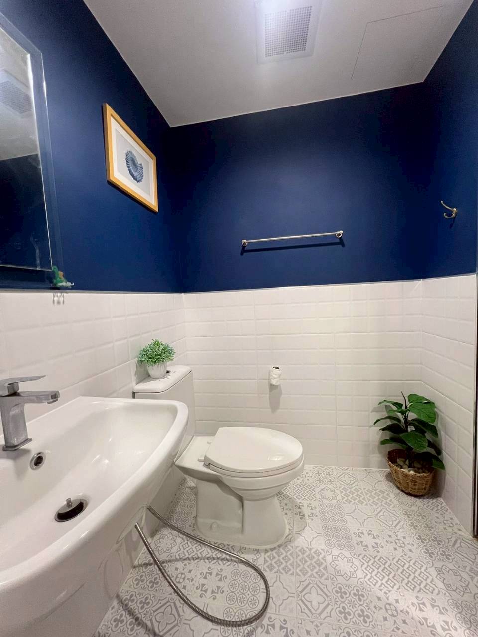 The Base Central WR-04008 9