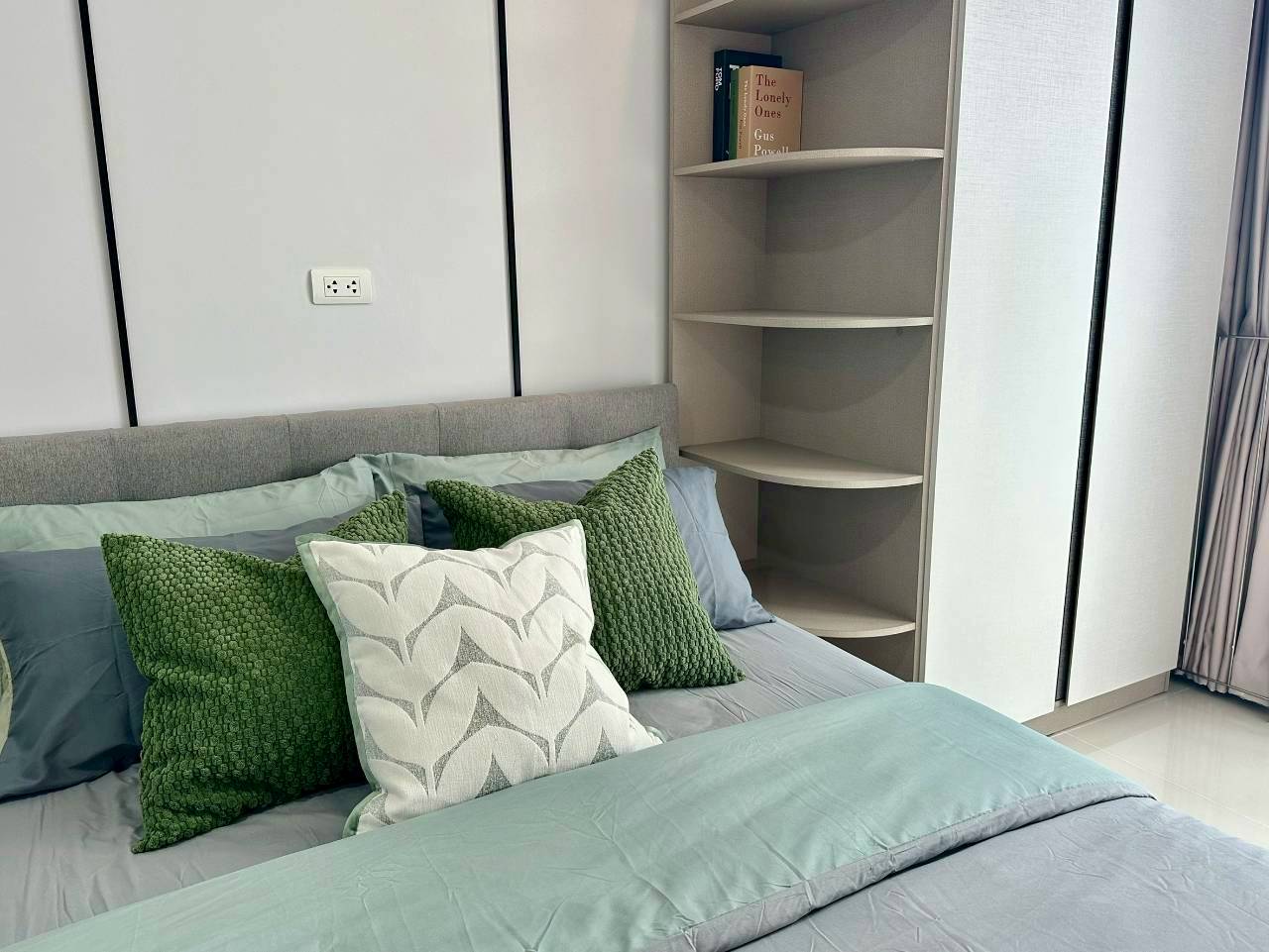 The Square Condominium WR-04009 2