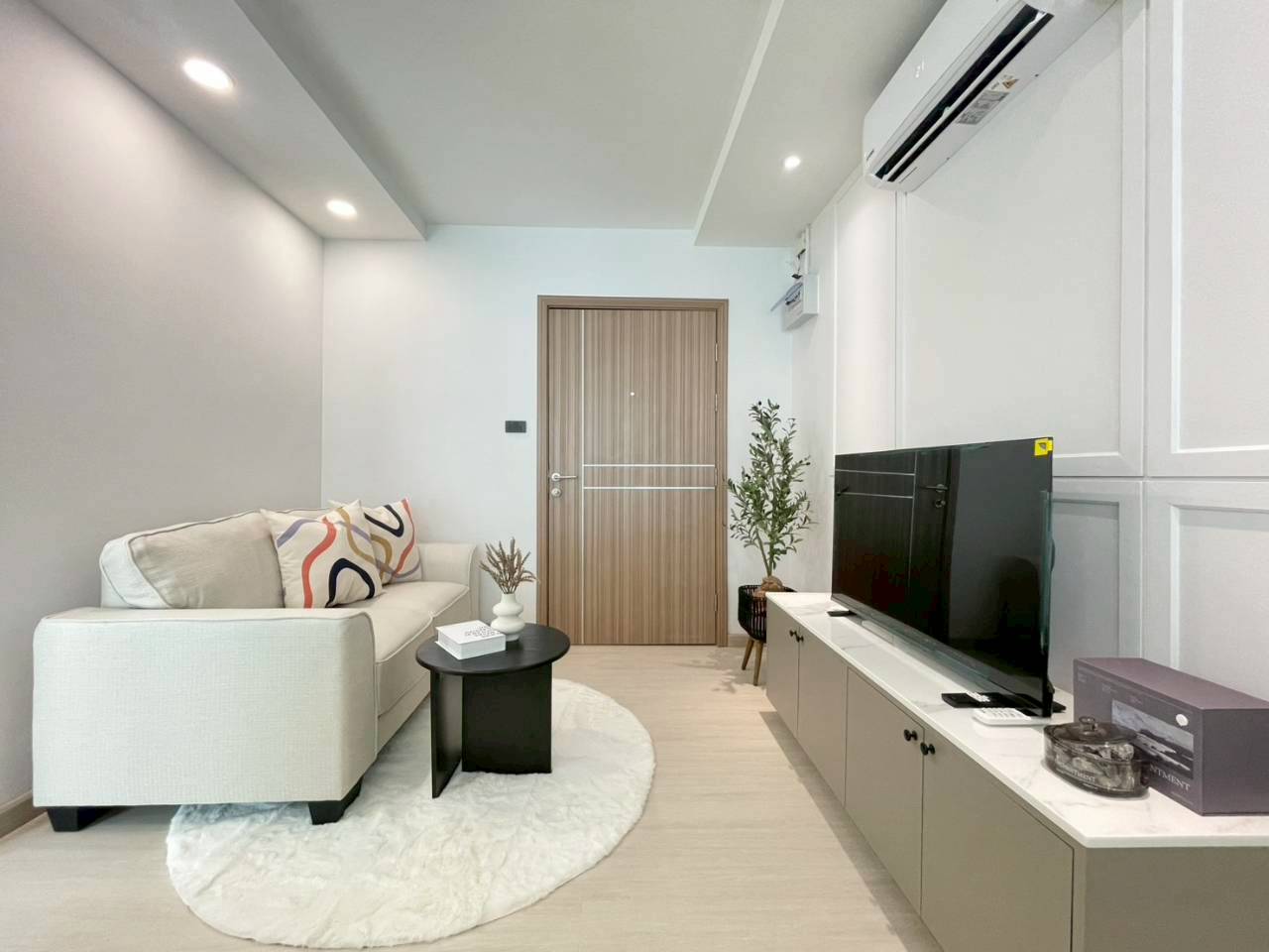 The Royal Place WR-04040 2