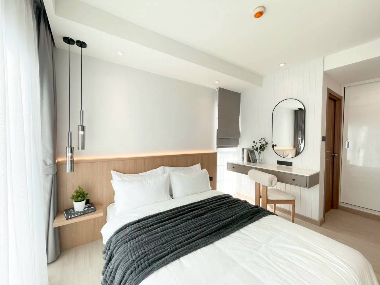 The Royal Place WR-04040 6