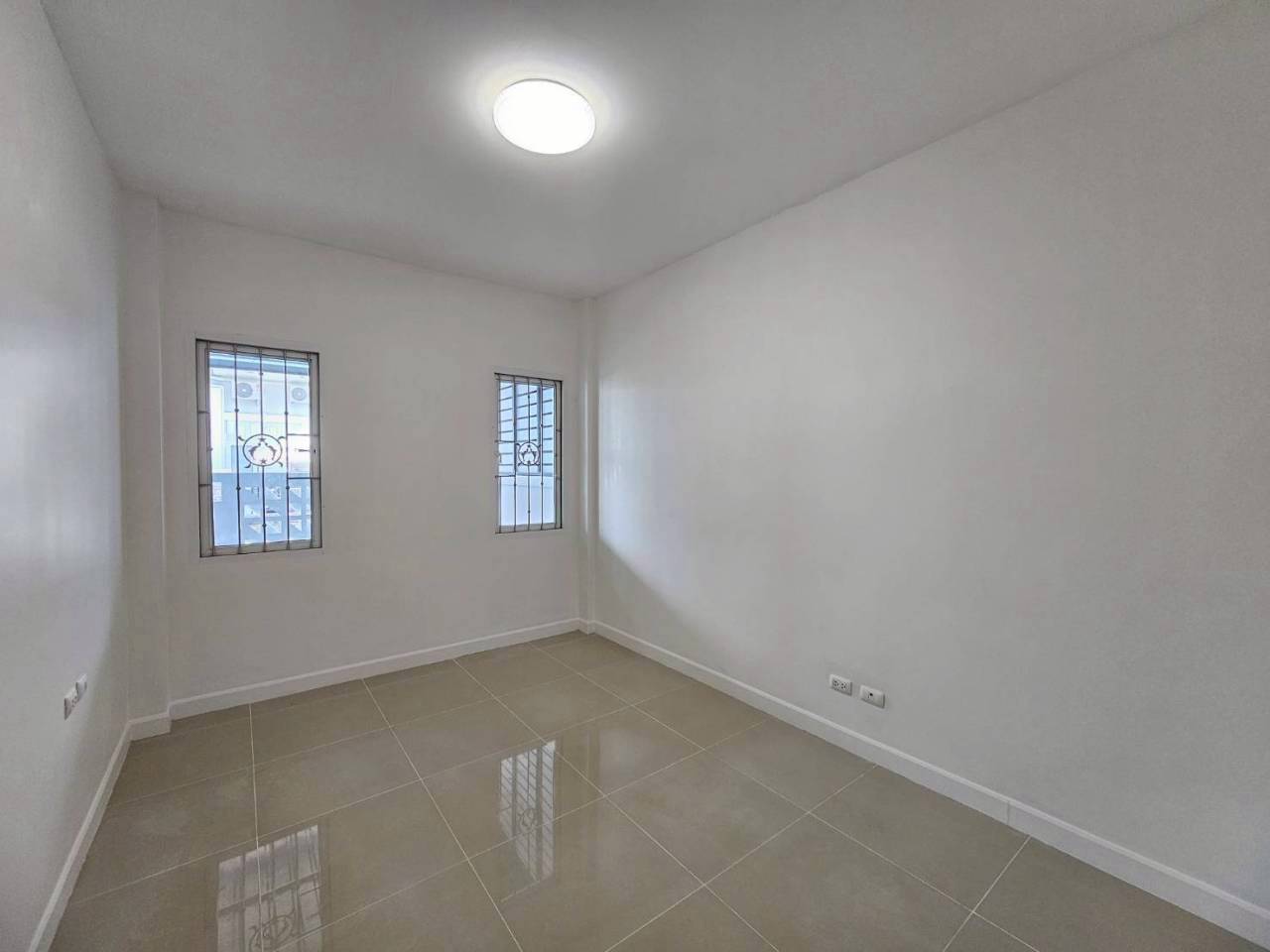 หมู่บ้านสุชารีวิลเลจ ป่าคลอก WR-04048 2