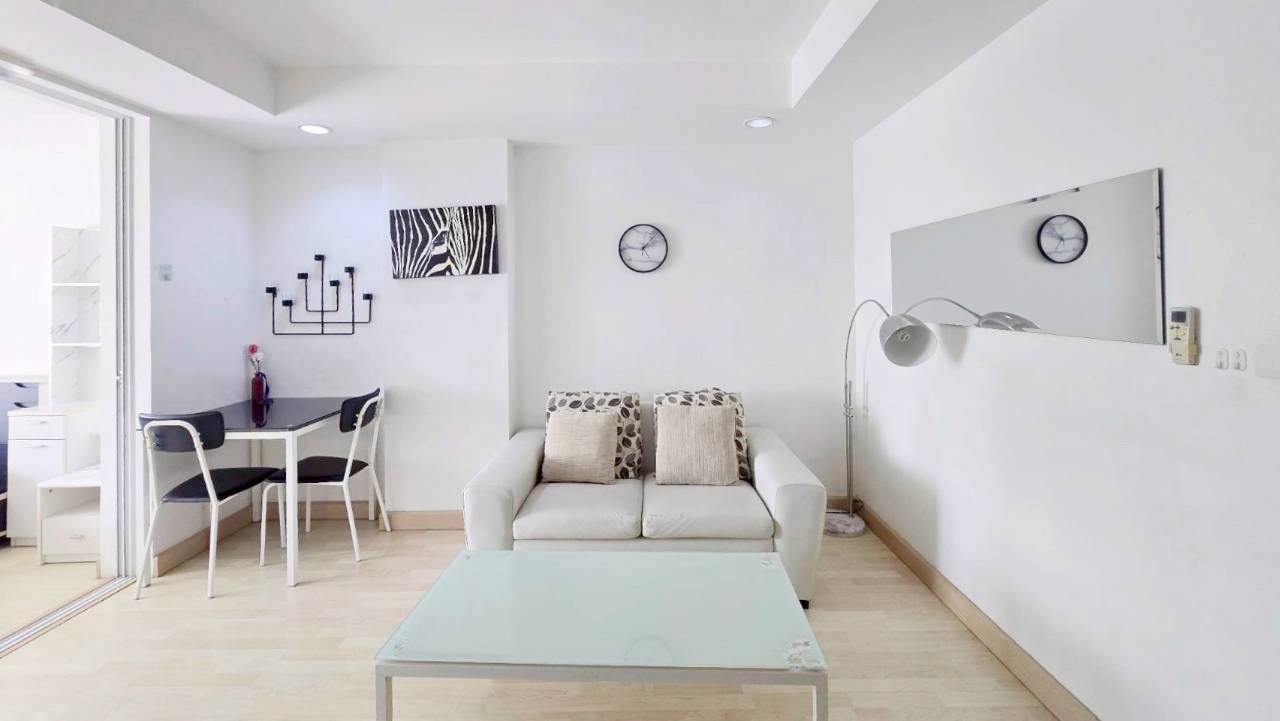 The Royal Place WR-04068 2