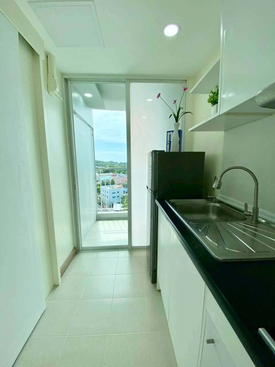 The Light Condominium WR-04076 10