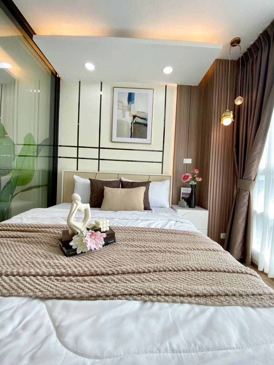 The Light Condominium WR-04076 3