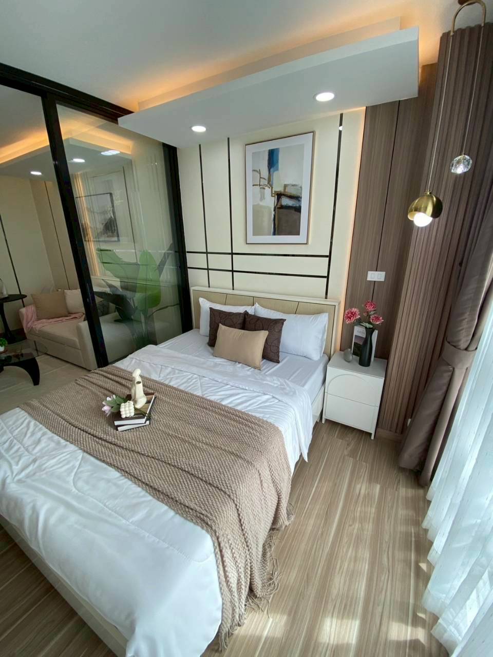 The Light Condominium WR-04076 4