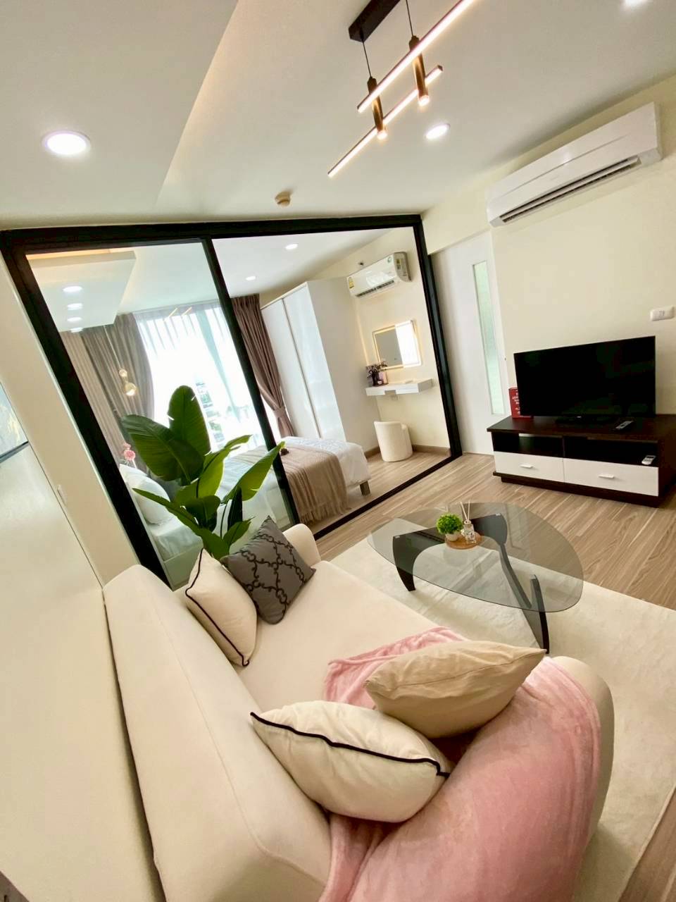 The Light Condominium WR-04076 6