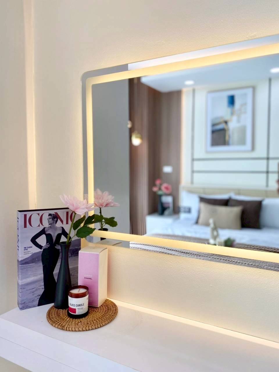 The Light Condominium WR-04076 8