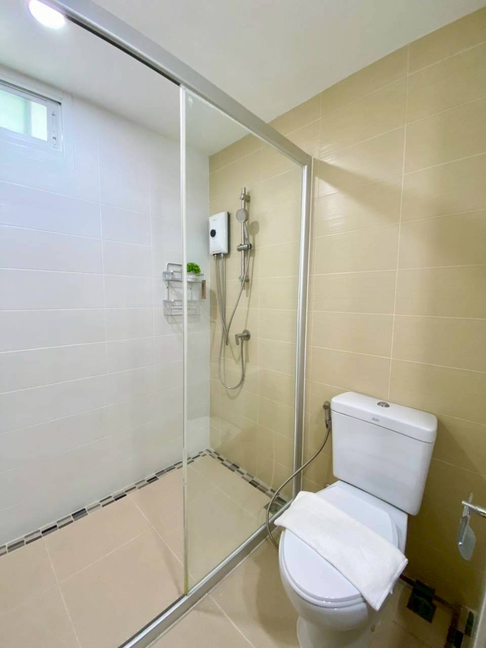 The Light Condominium WR-04076 9