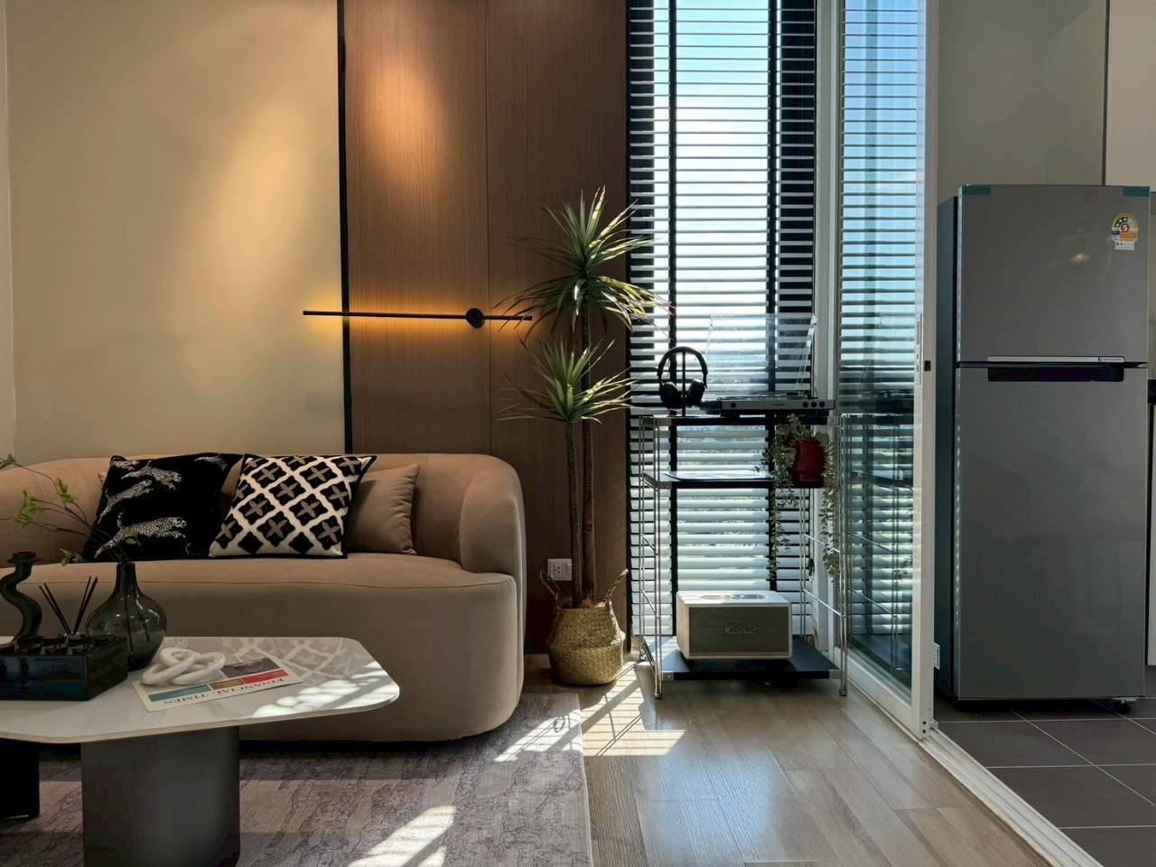 The Base Uptown WR-04097 2