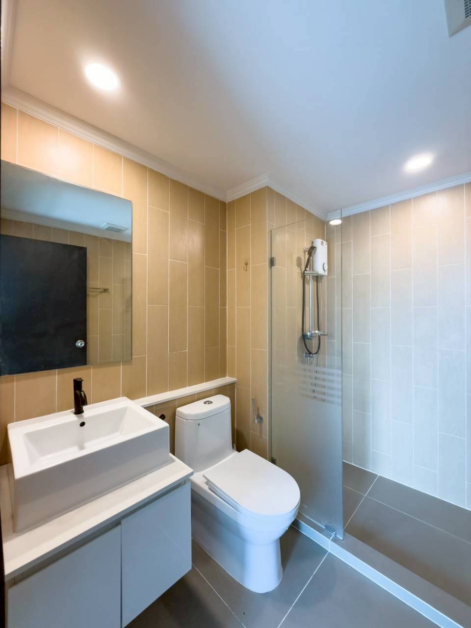 Centrio Condominium WR-04100 11