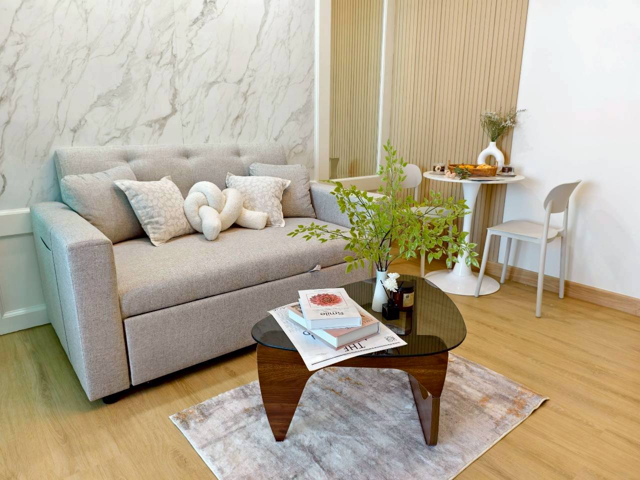 The Light Condominium WR-04112 2