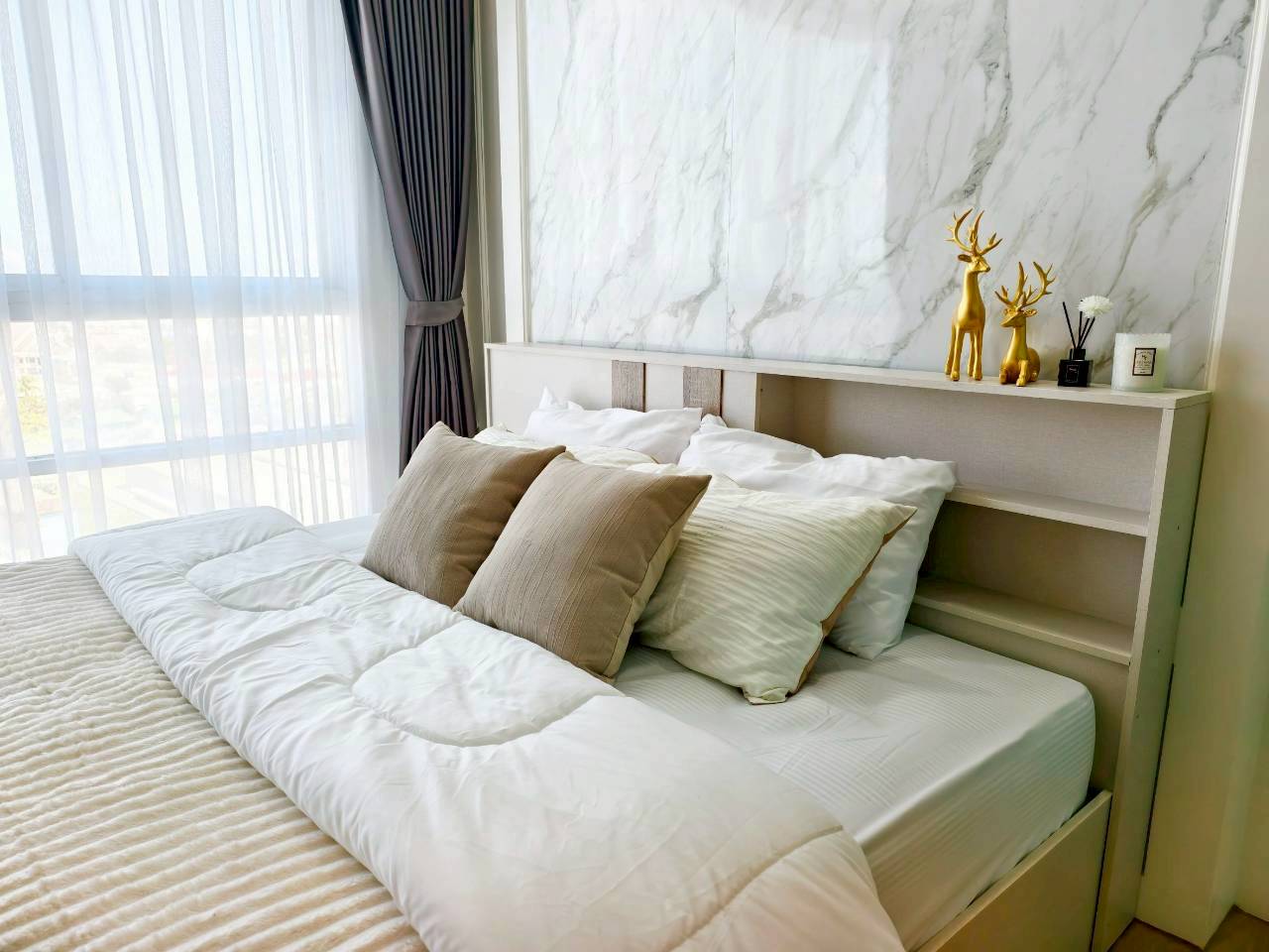 The Light Condominium WR-04112 7