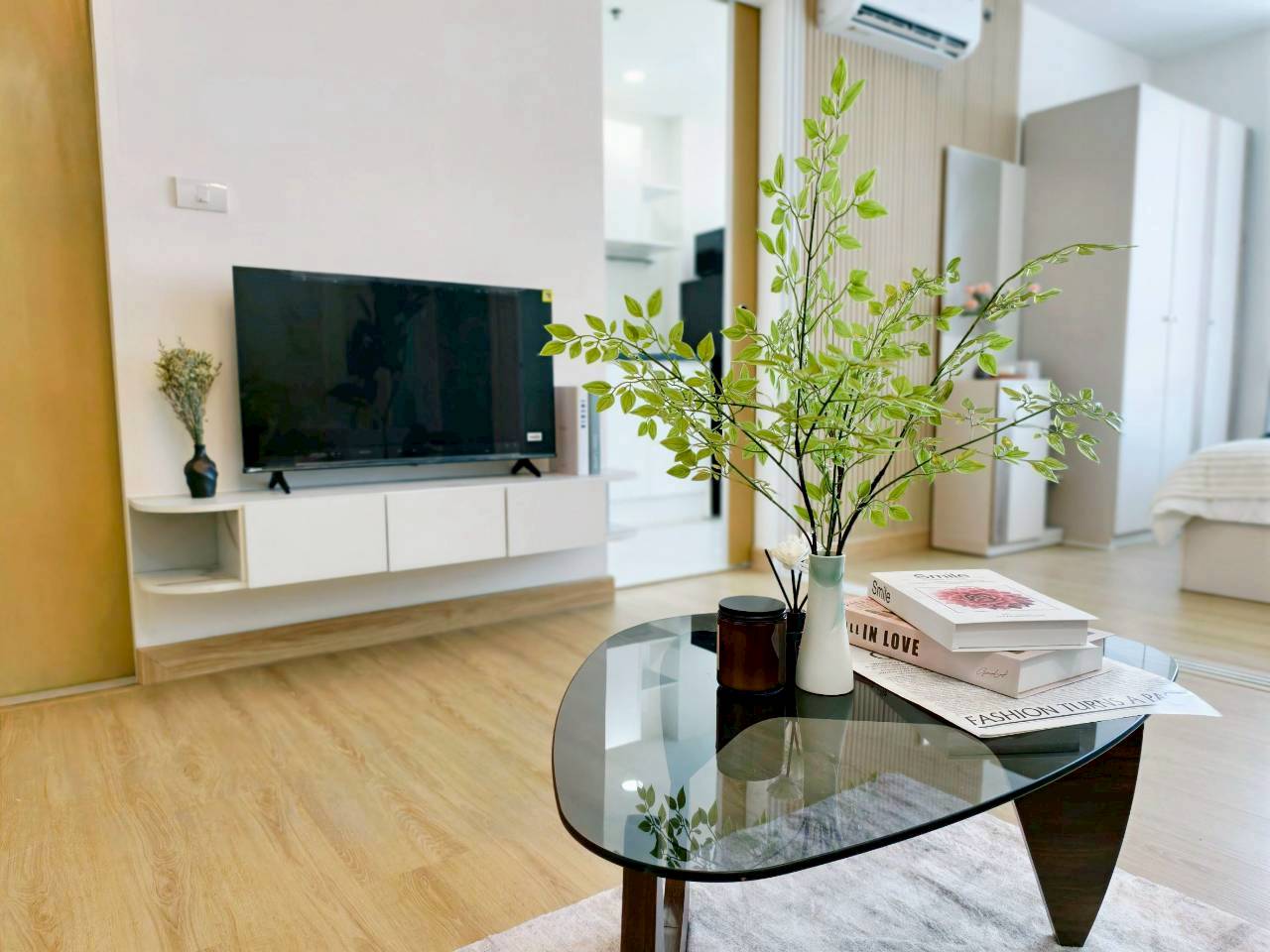 The Light Condominium WR-04112 8