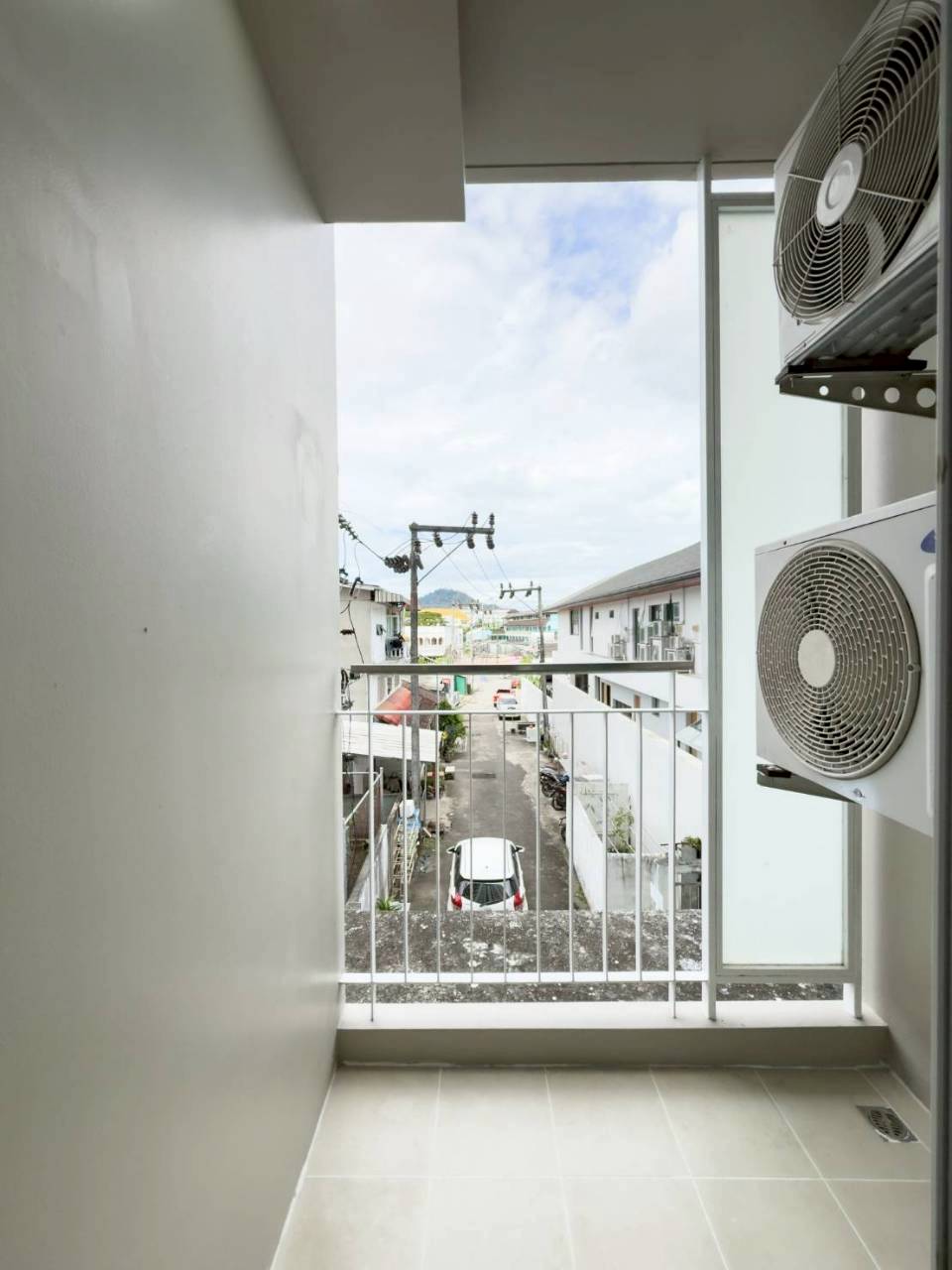 The Light Condominium WR-04121 12