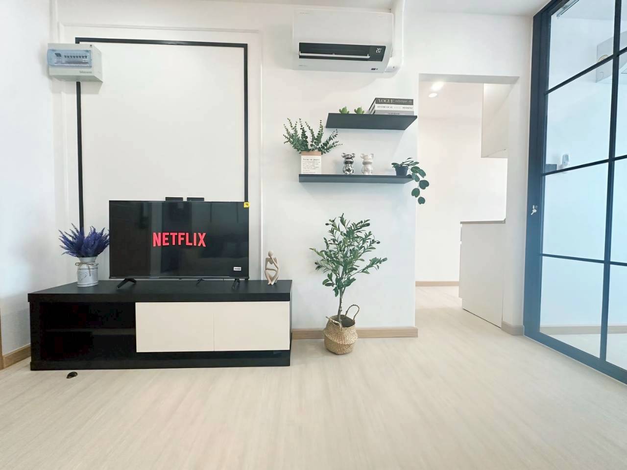 The Royal Place WR-04152 3