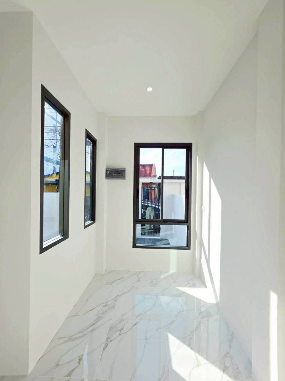 ทาวน์เฮ้าส์สร้างใหม่ 2 หลัง กลางเมือง WR-04169 4