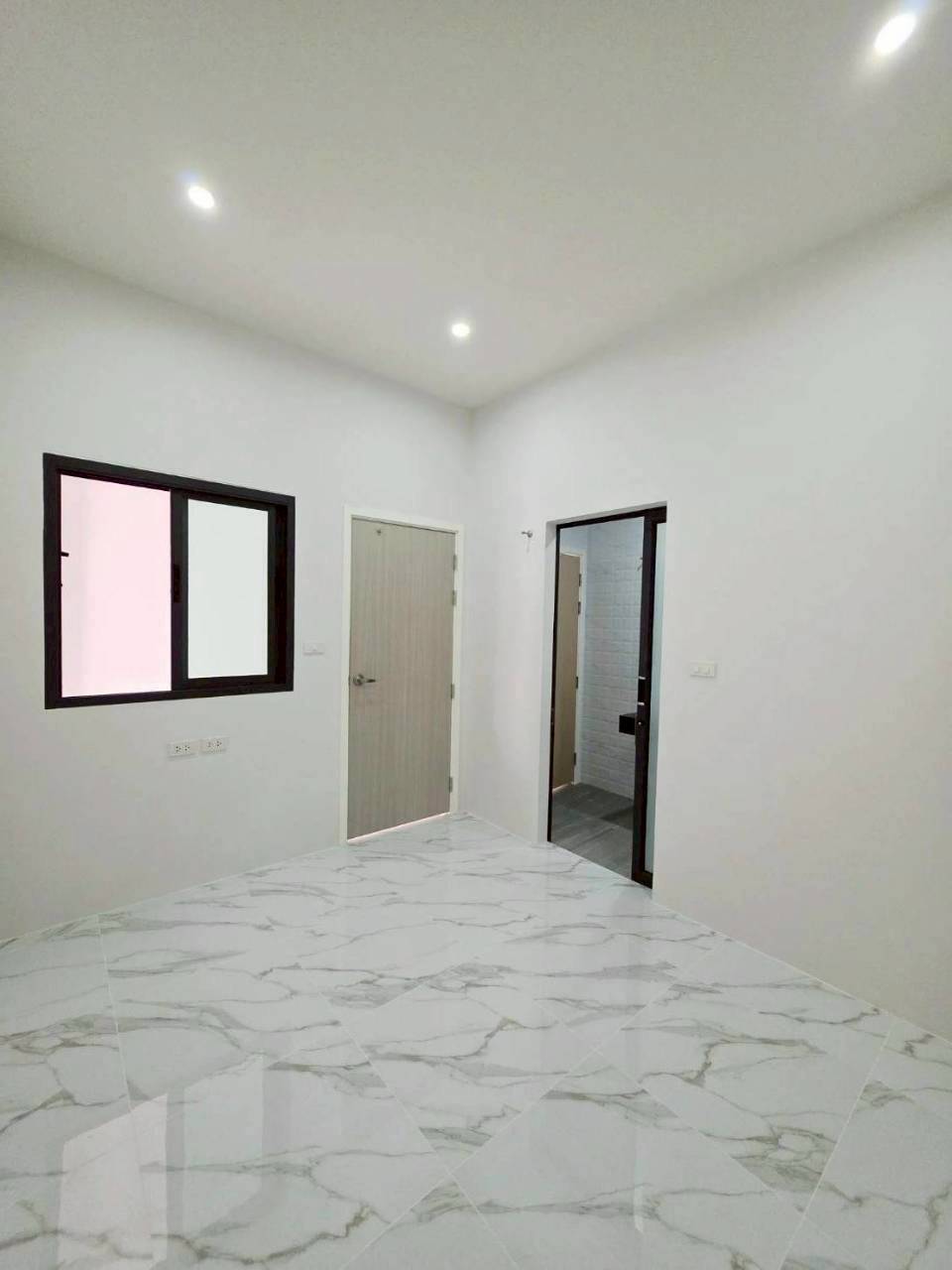 ทาวน์เฮ้าส์สร้างใหม่ 2 หลัง กลางเมือง WR-04169 8