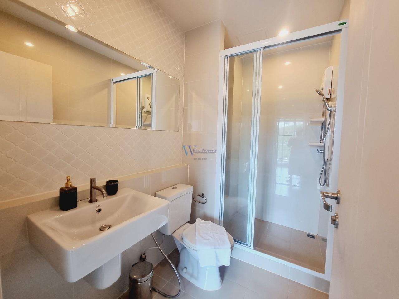 The Base Downtown WR-04180 10