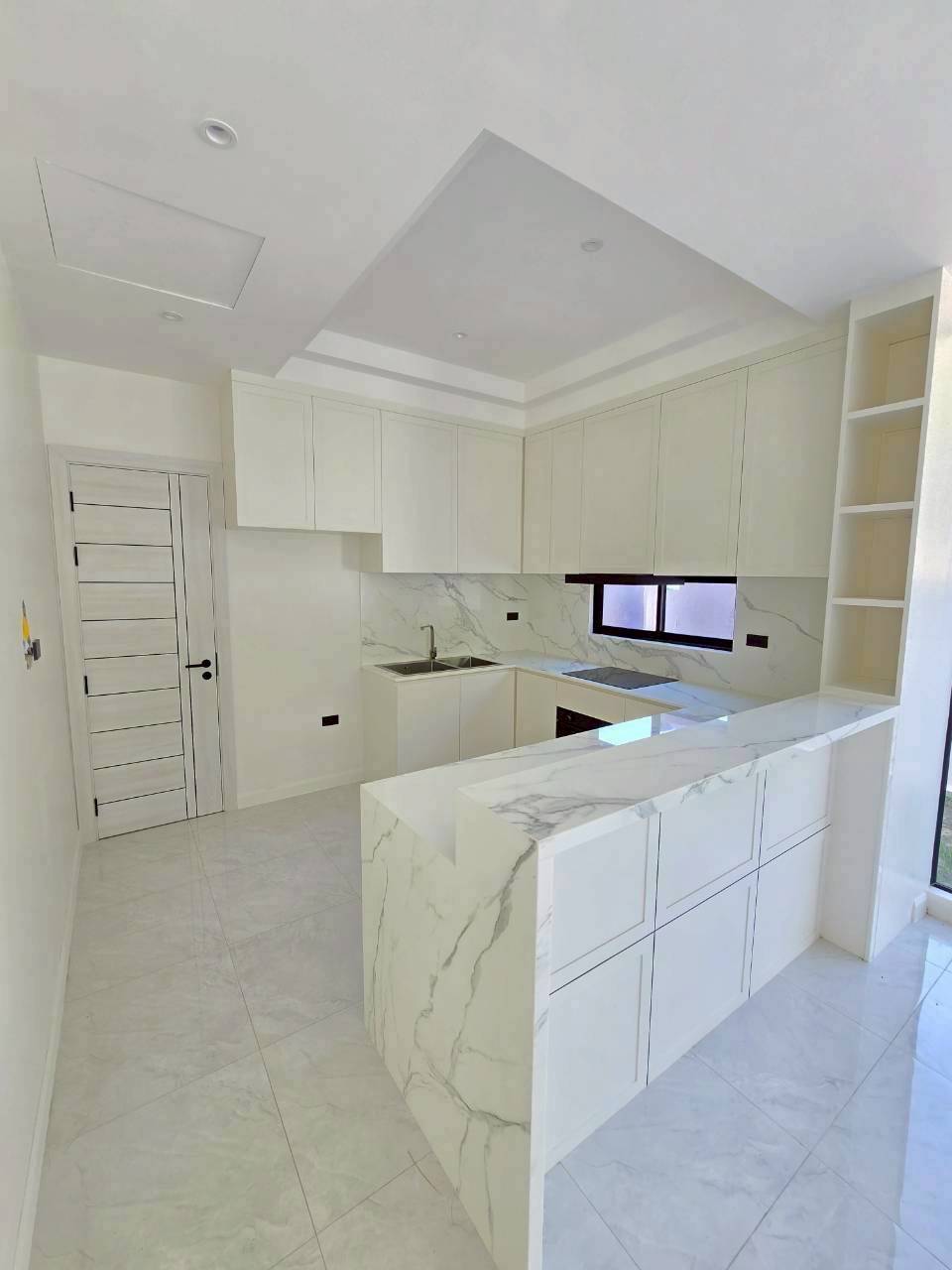 Elegant Modern Classic Pool Villa in Central Phuket WR-03850  5