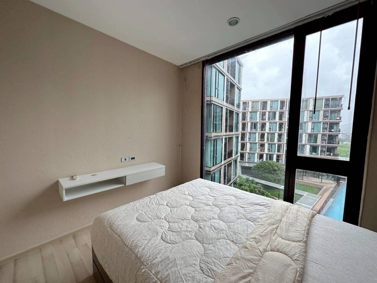 The Base Uptown WR-04218 11