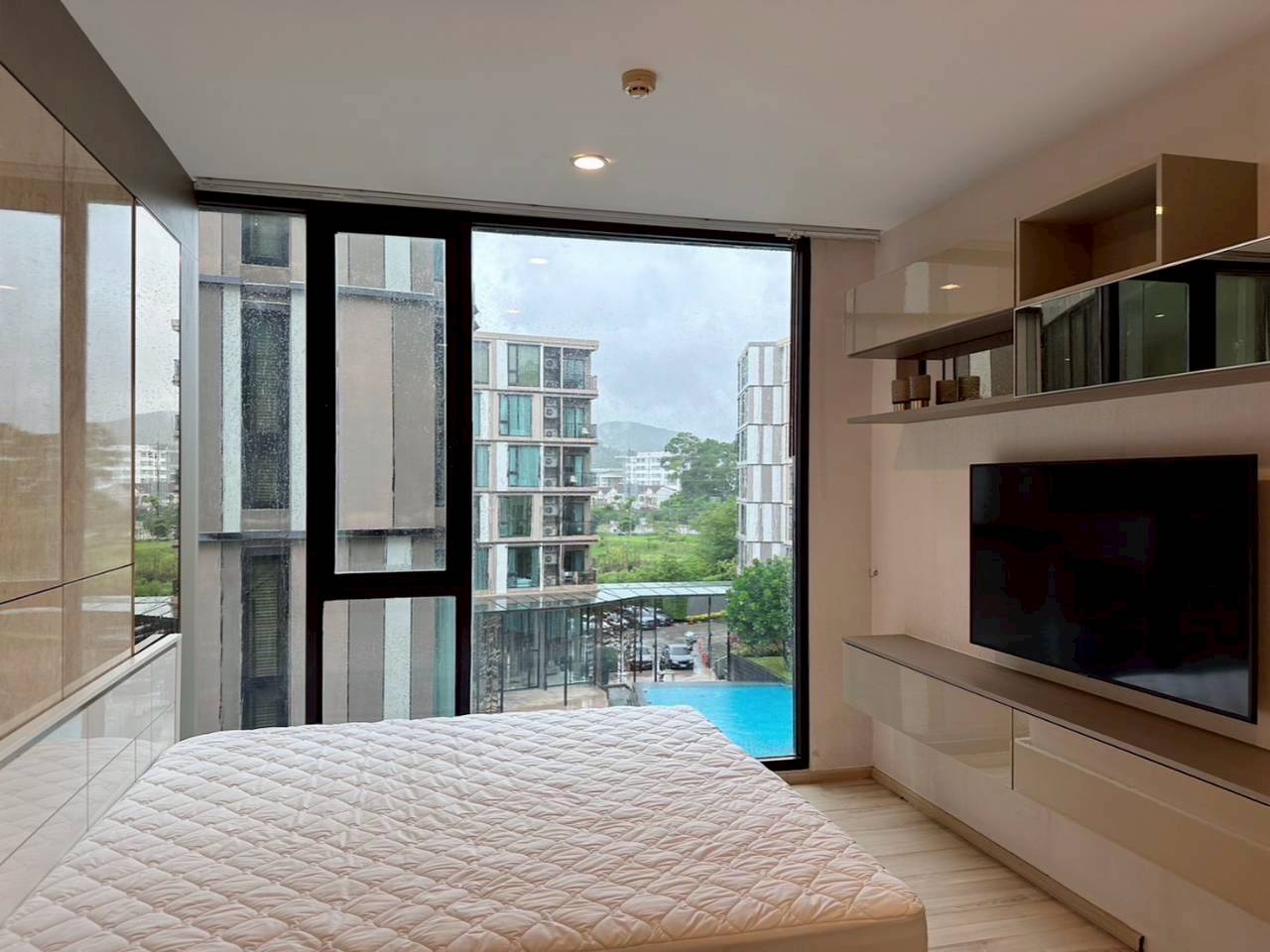 The Base Uptown WR-04218 4