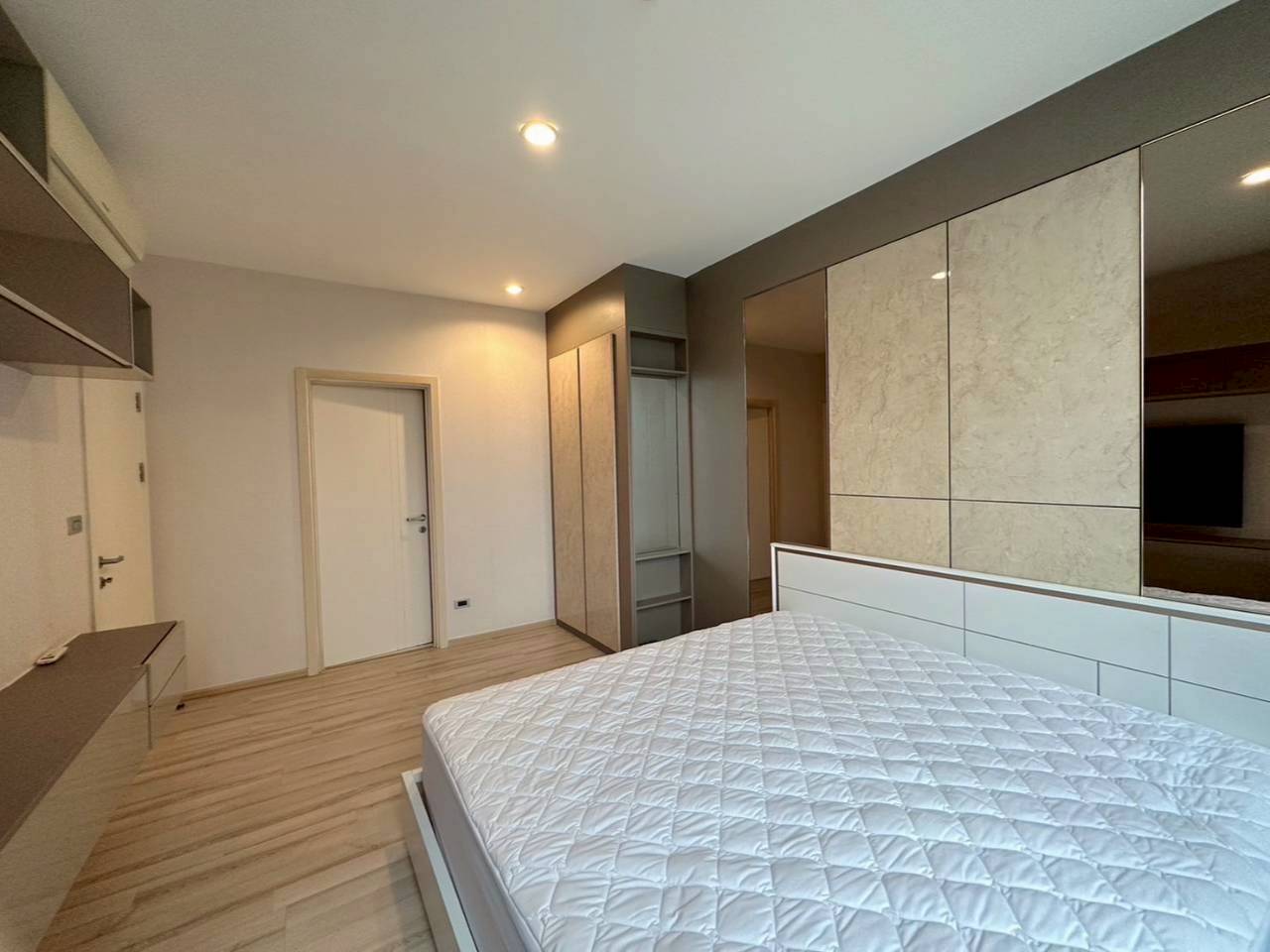 The Base Uptown WR-04218 6